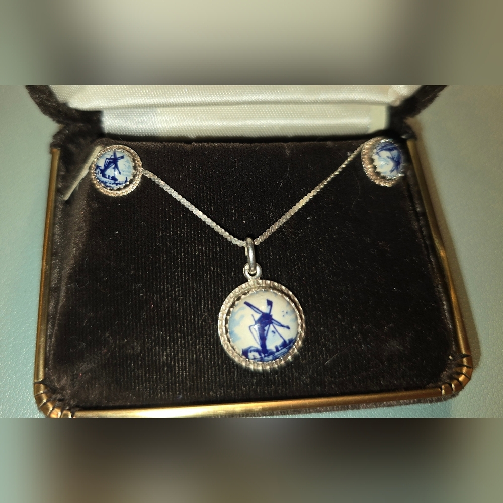 Vintage DELFT matching Pendant & Earrings In Sterling Silver - Picture 1 of 8